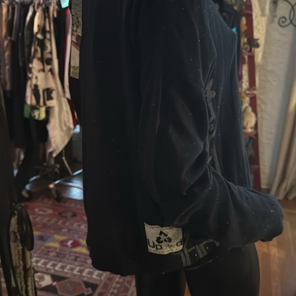 Black pullover sweater with French graffiti. - Picture 7 of 7